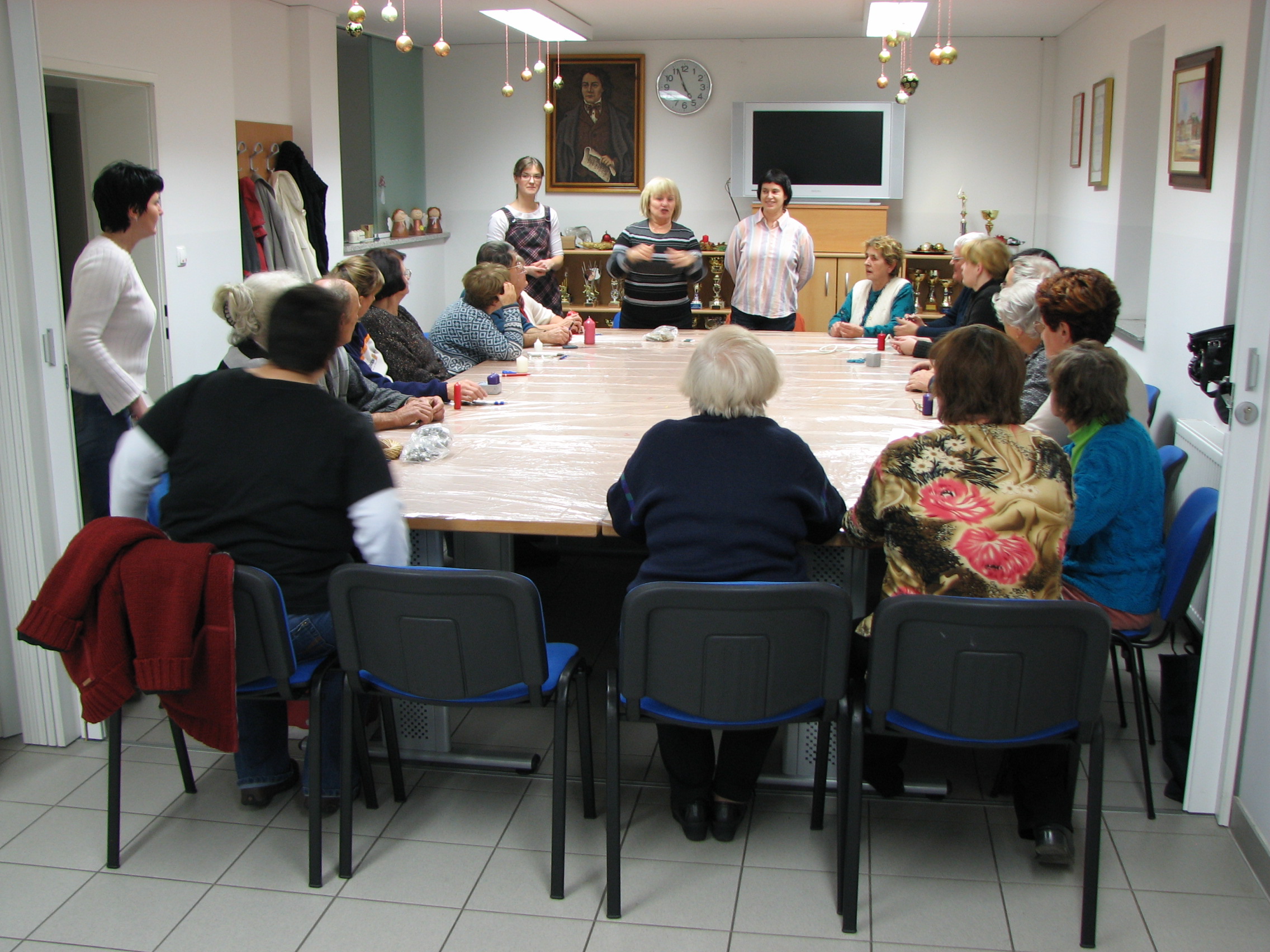 Zaposlovanje in usposabljanje gluhih in naglušnih skozi tradicionalne in sodobne umetnosti